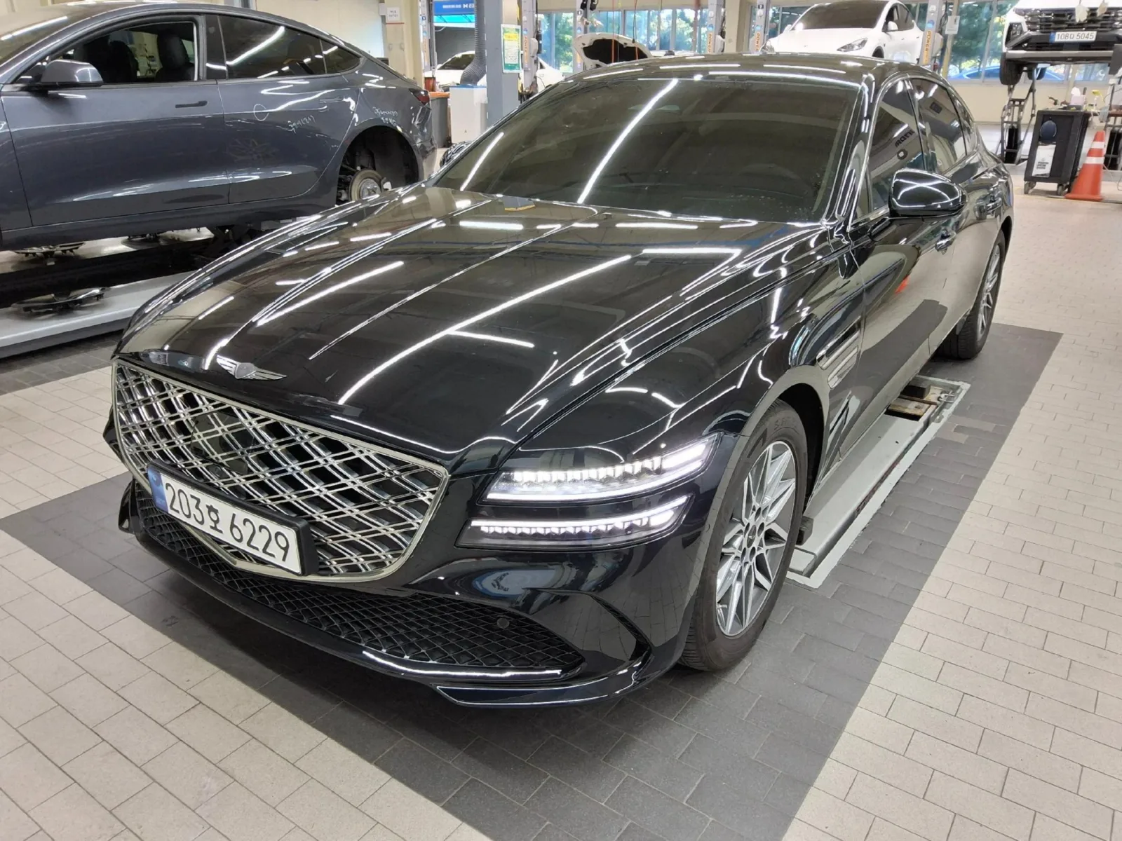 2025 Genesis G80