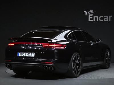 2018 Porsche Panamera