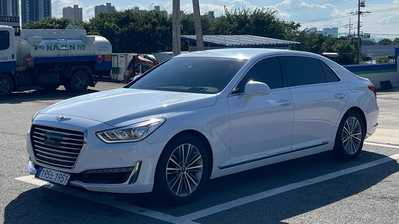 2016 Genesis EQ900