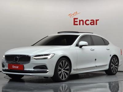 2022 Volvo S90