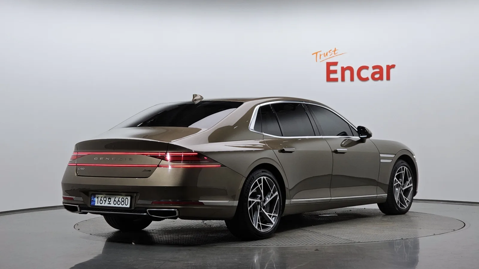 2022 Genesis G90
