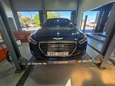 2017 Genesis EQ900