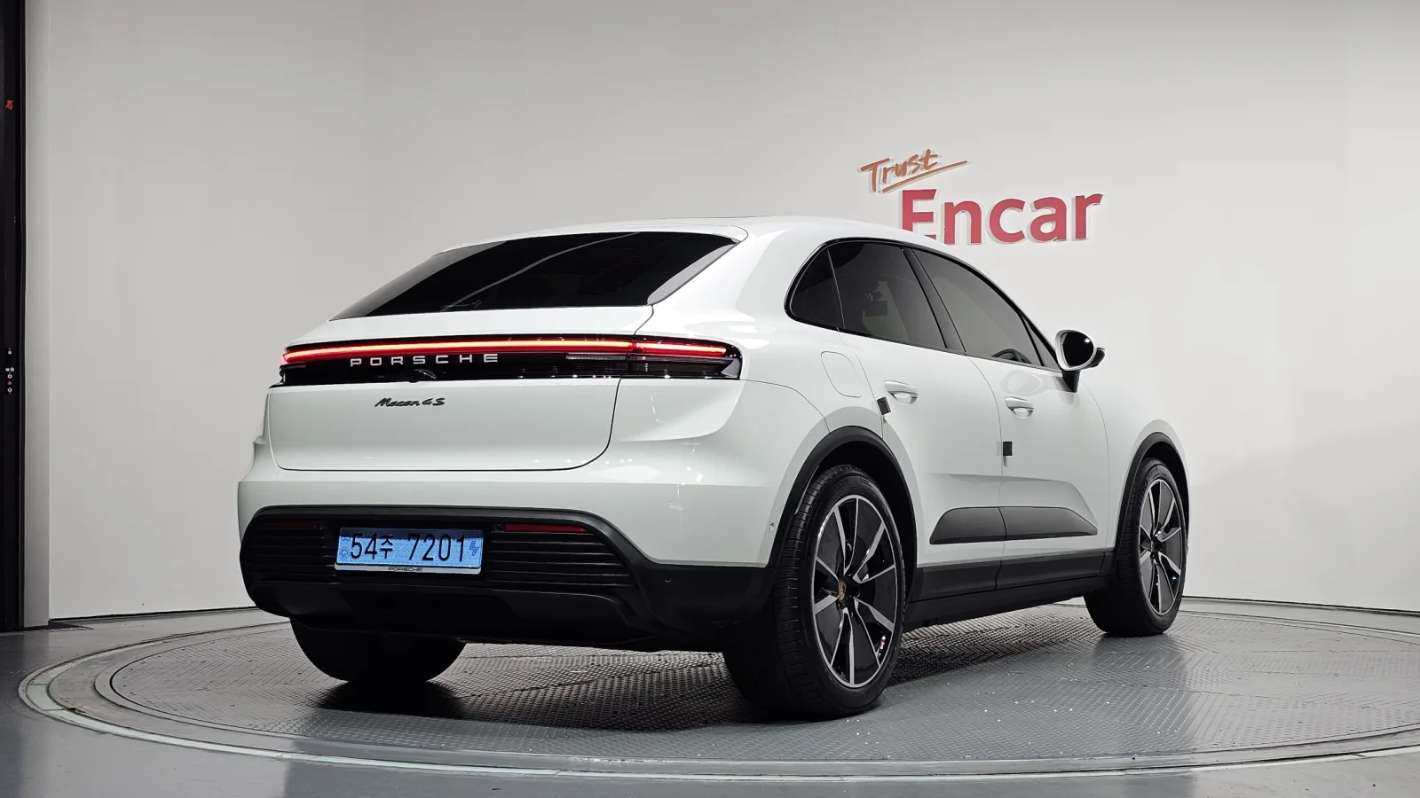 2025 Porsche Macan