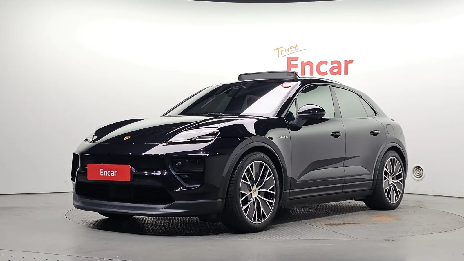 2025 Porsche Macan