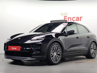 2025 Porsche Macan