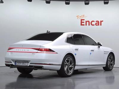 2023 Genesis G90