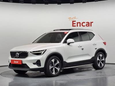2025 Volvo XC40