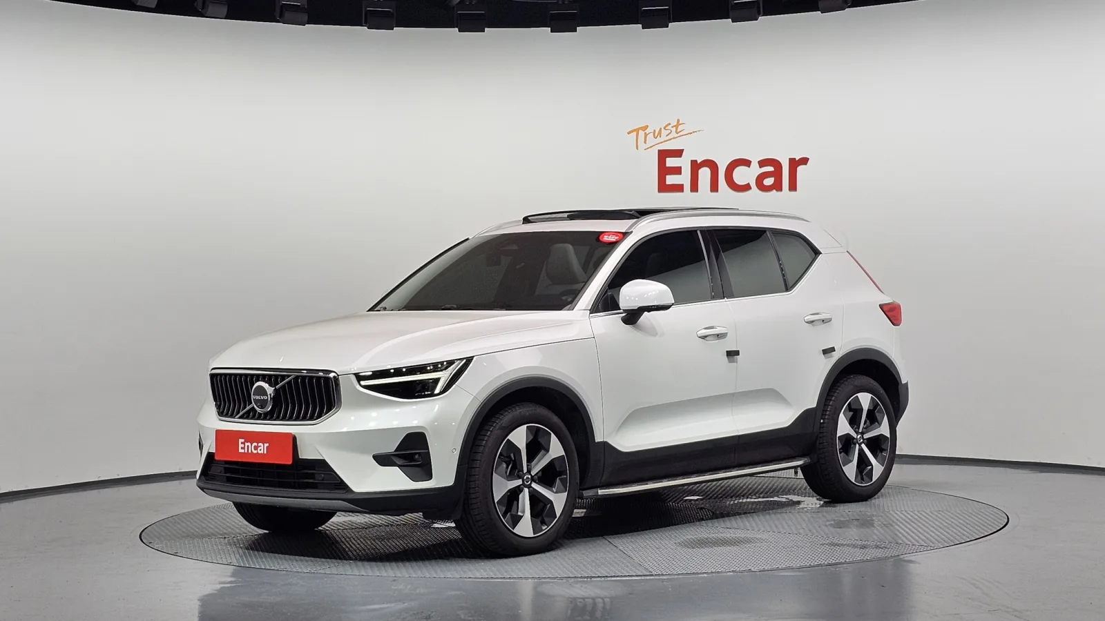 2025 Volvo XC40