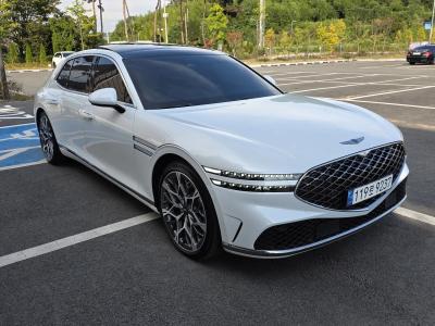 2023 Genesis G90