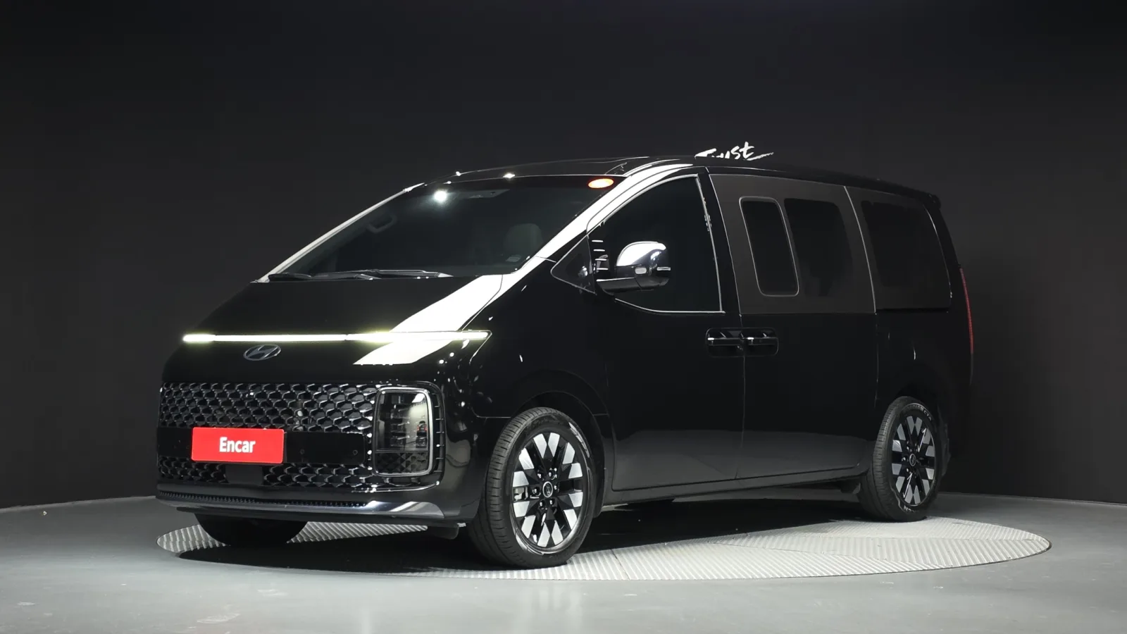 2025 Hyundai Staria