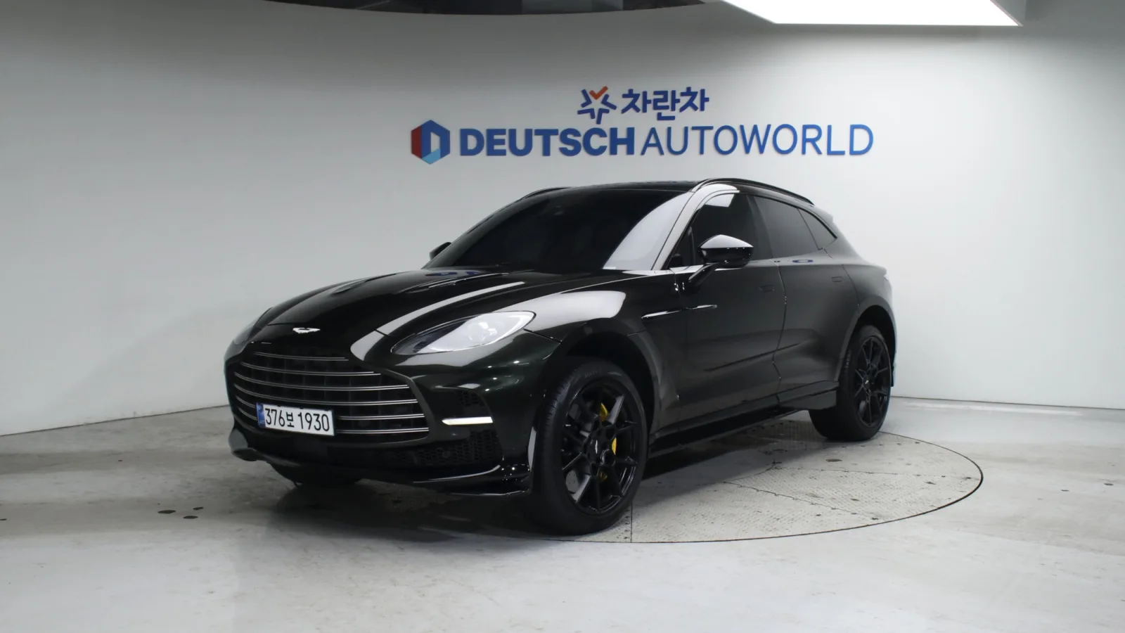 2023 Aston Martin DBX