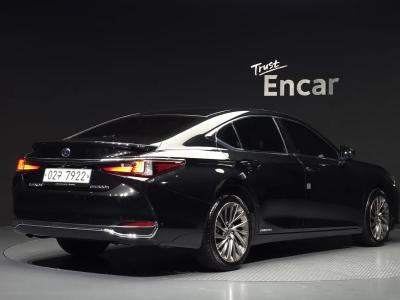 2019 Lexus ES