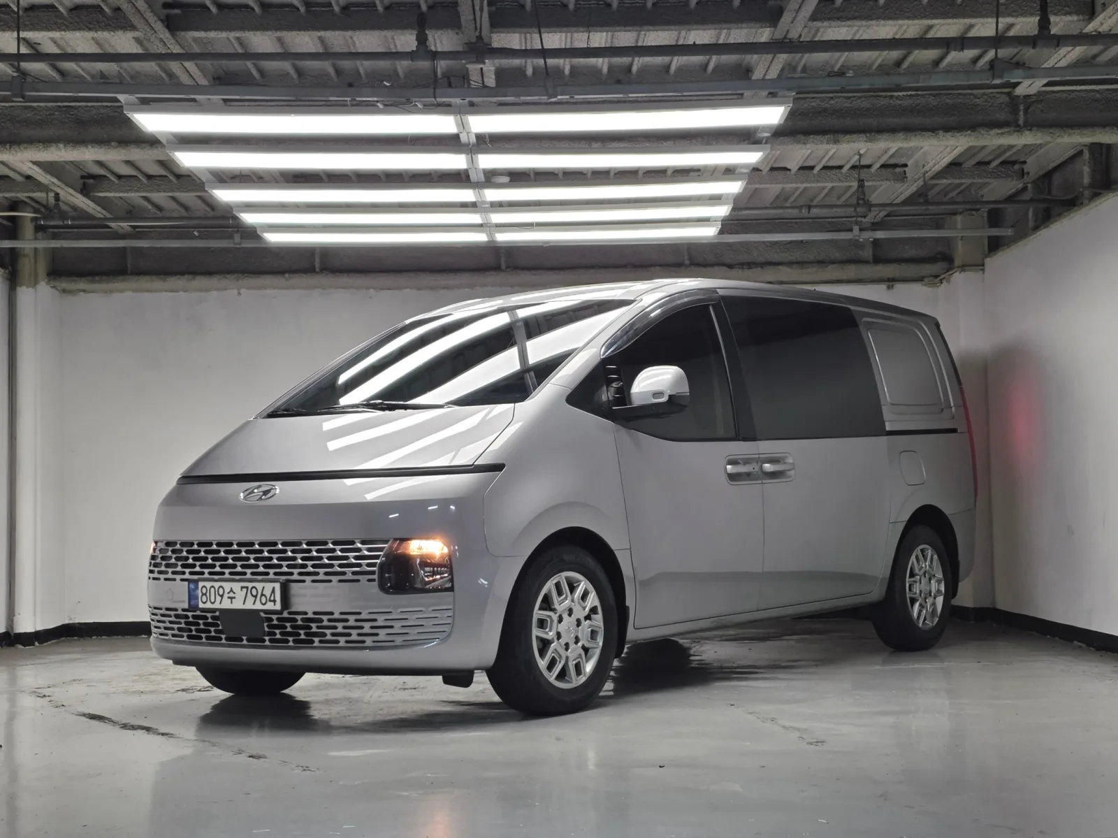 2023 Hyundai Staria