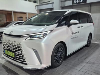 2025 Lexus LM