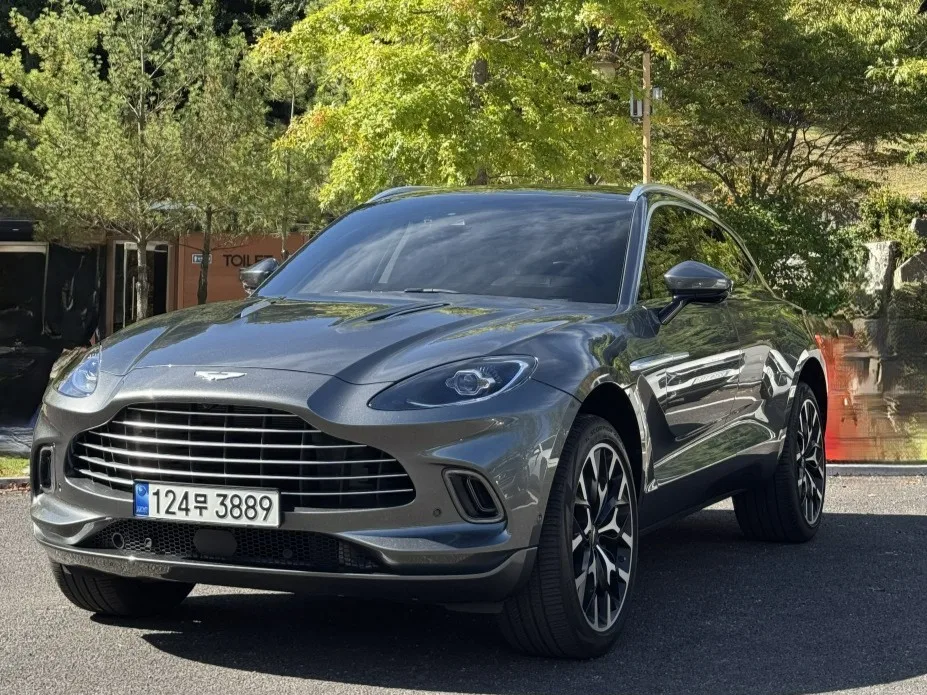 2022 Aston Martin DBX