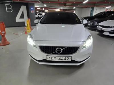 2018 Volvo V40