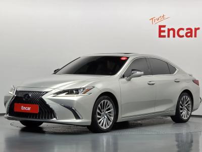 2019 Lexus ES