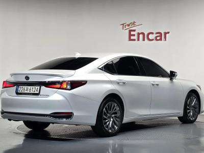 2025 Lexus ES