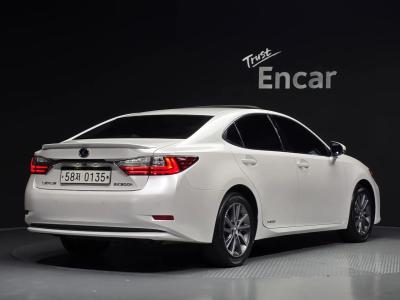 2016 Lexus ES