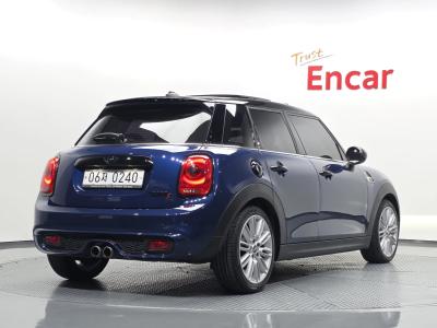 2016 MINI Cooper