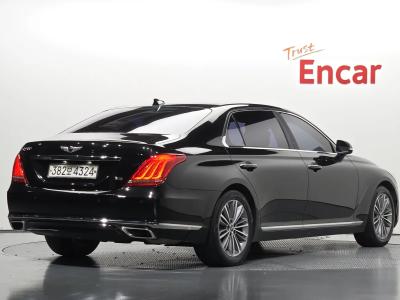 2018 Genesis EQ900
