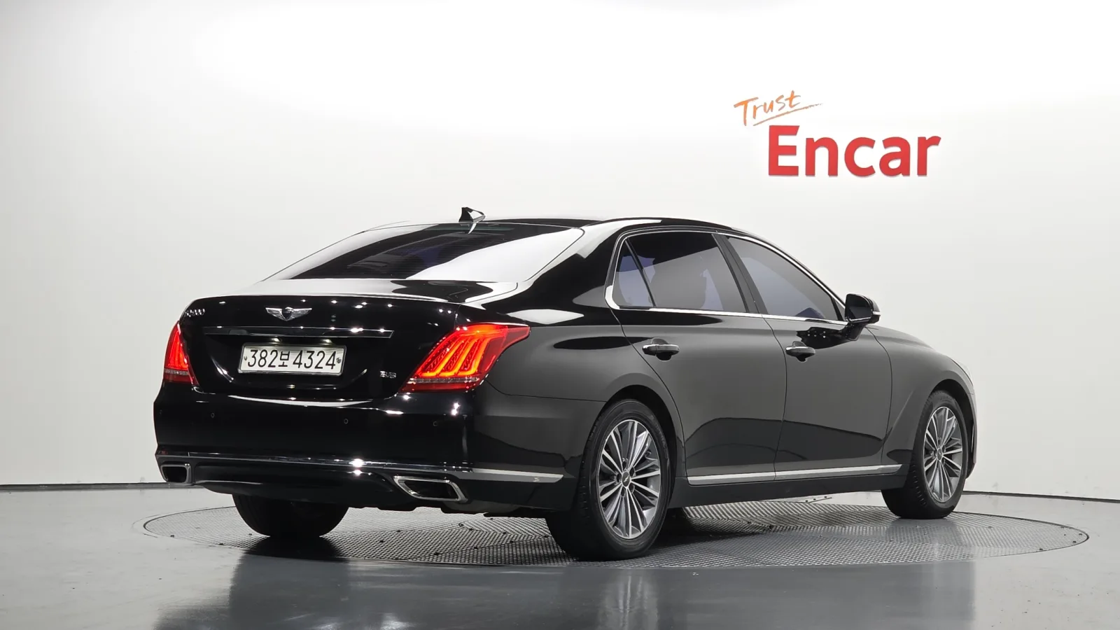 2018 Genesis EQ900