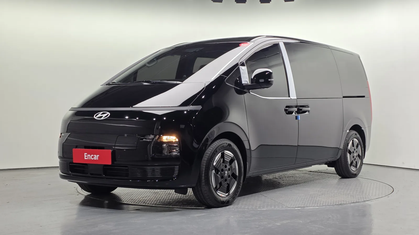 2027 Hyundai Staria