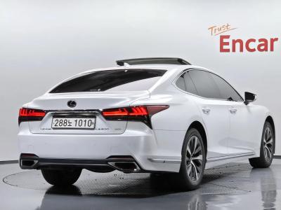 2022 Lexus LS