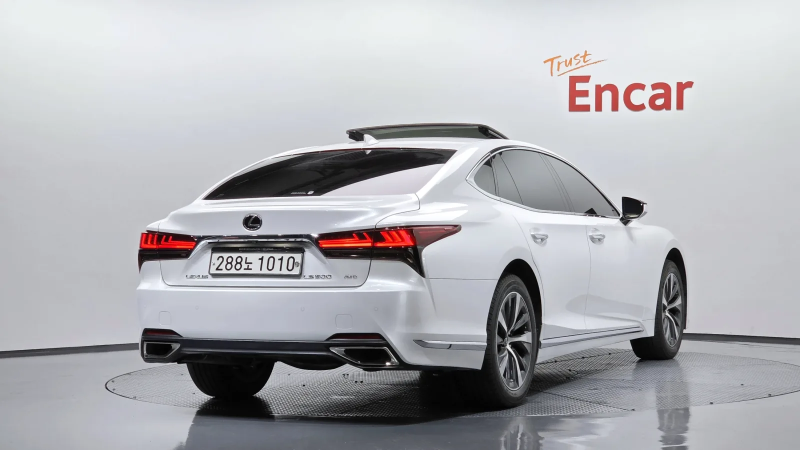 2022 Lexus LS