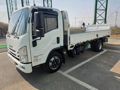 2017 Isuzu Elf