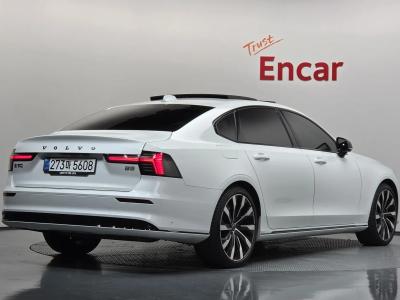 2026 Volvo S90