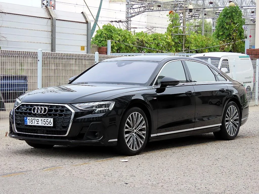 2022 Audi A8