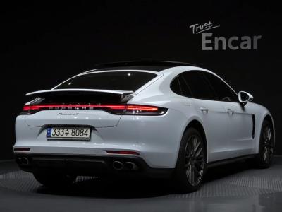 2022 Porsche Panamera