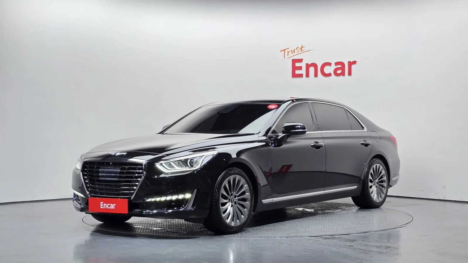 2017 Genesis EQ900