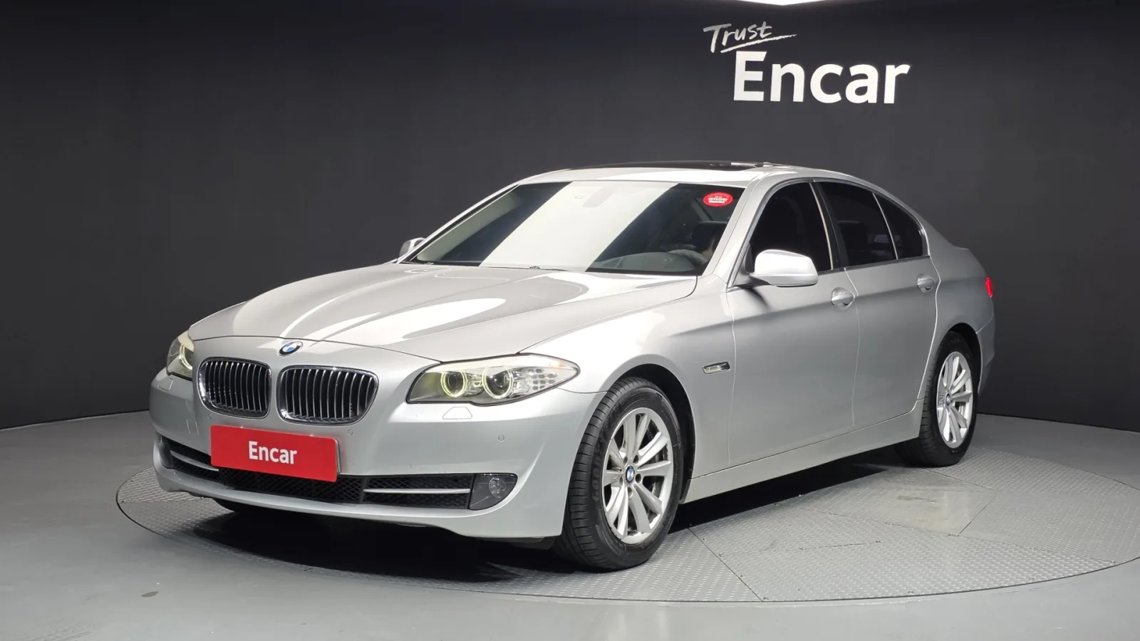 سيارة BMW الفئة الخامسة طراز 2011