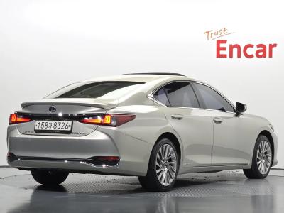 2019 Lexus ES