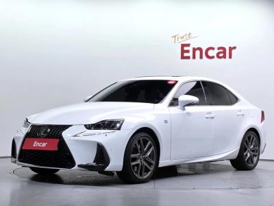 2020 Lexus IS