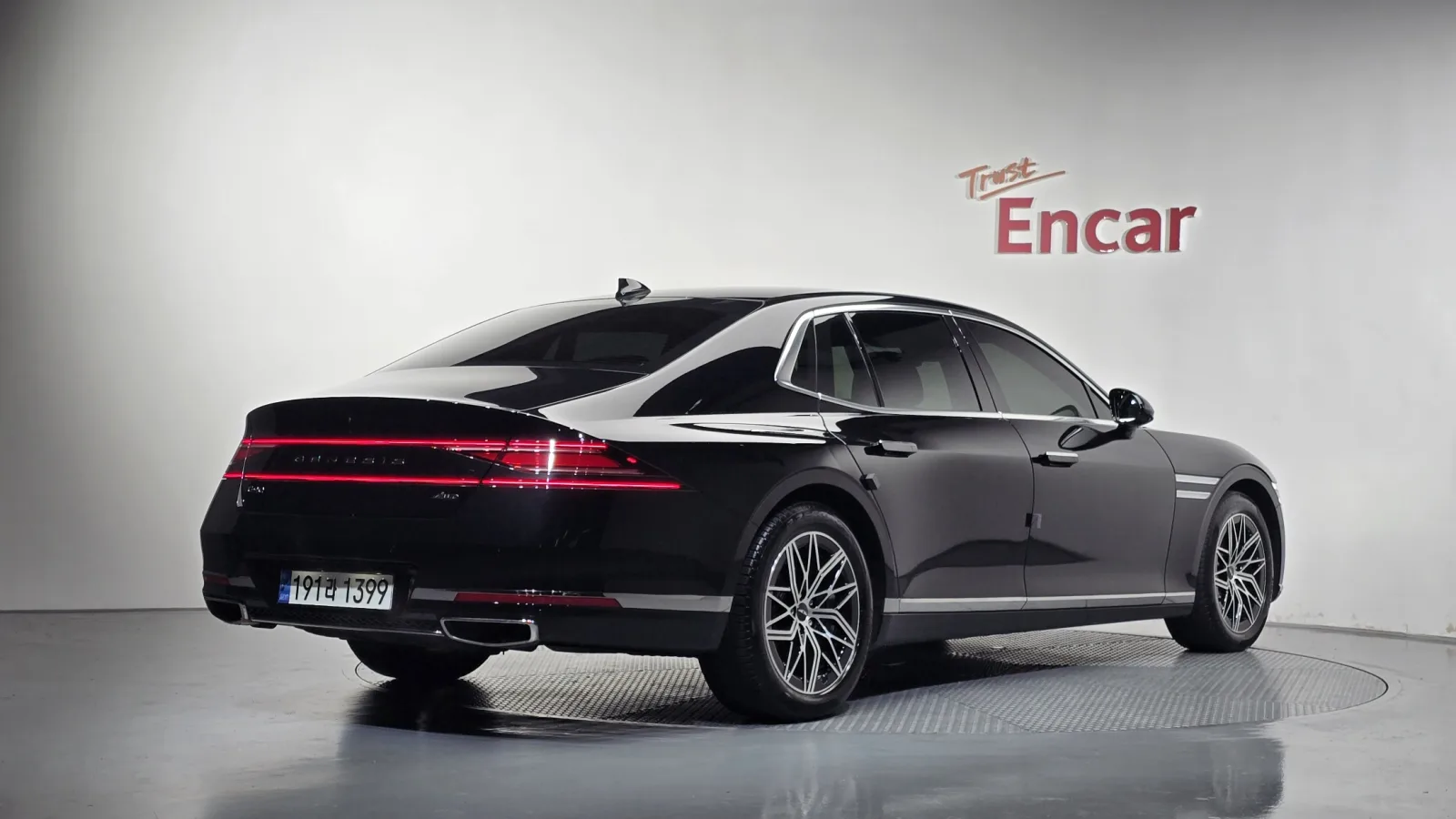 2023 Genesis G90