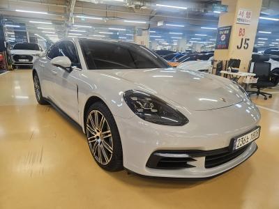 2018 Porsche Panamera