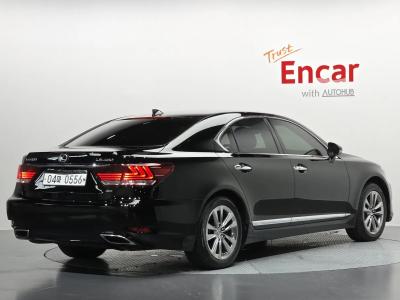 2016 Lexus LS