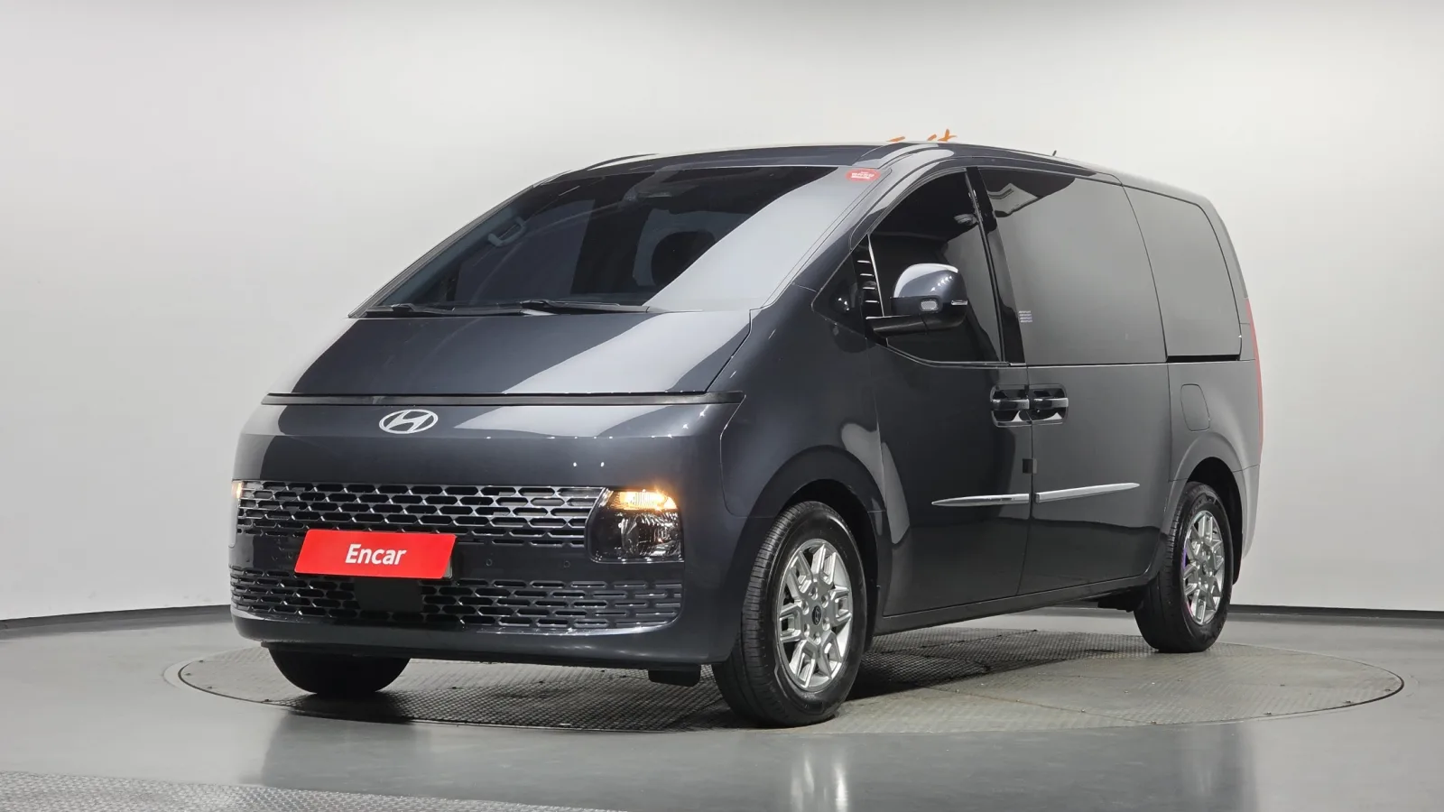 2025 Hyundai Staria