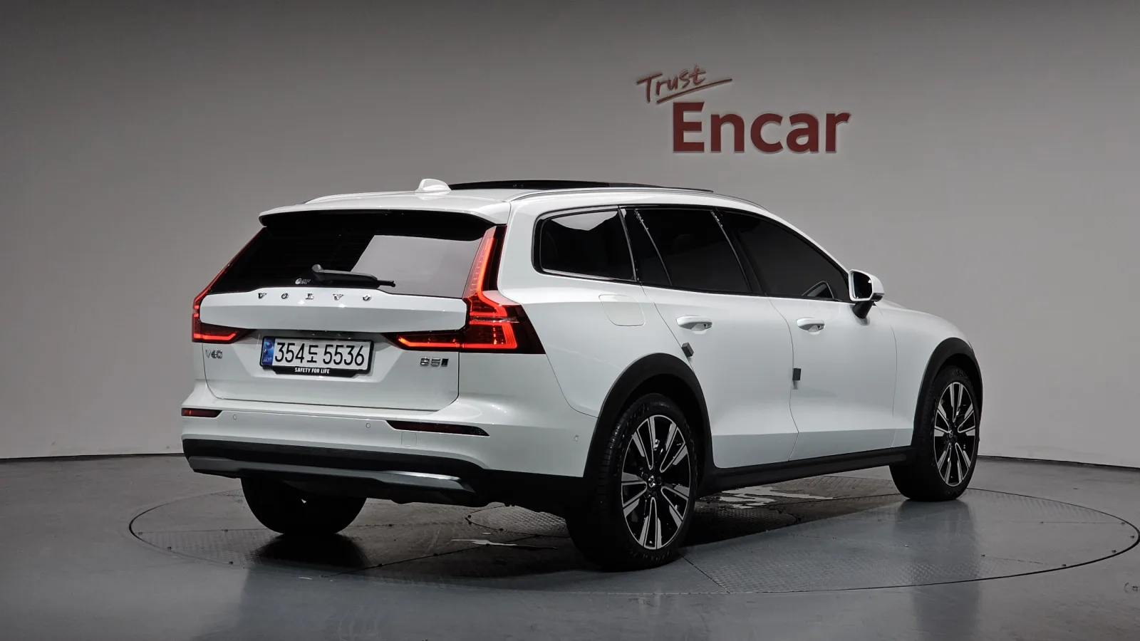 2025 Volvo V60