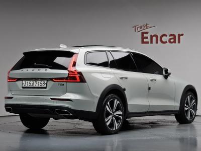 2020 Volvo V60