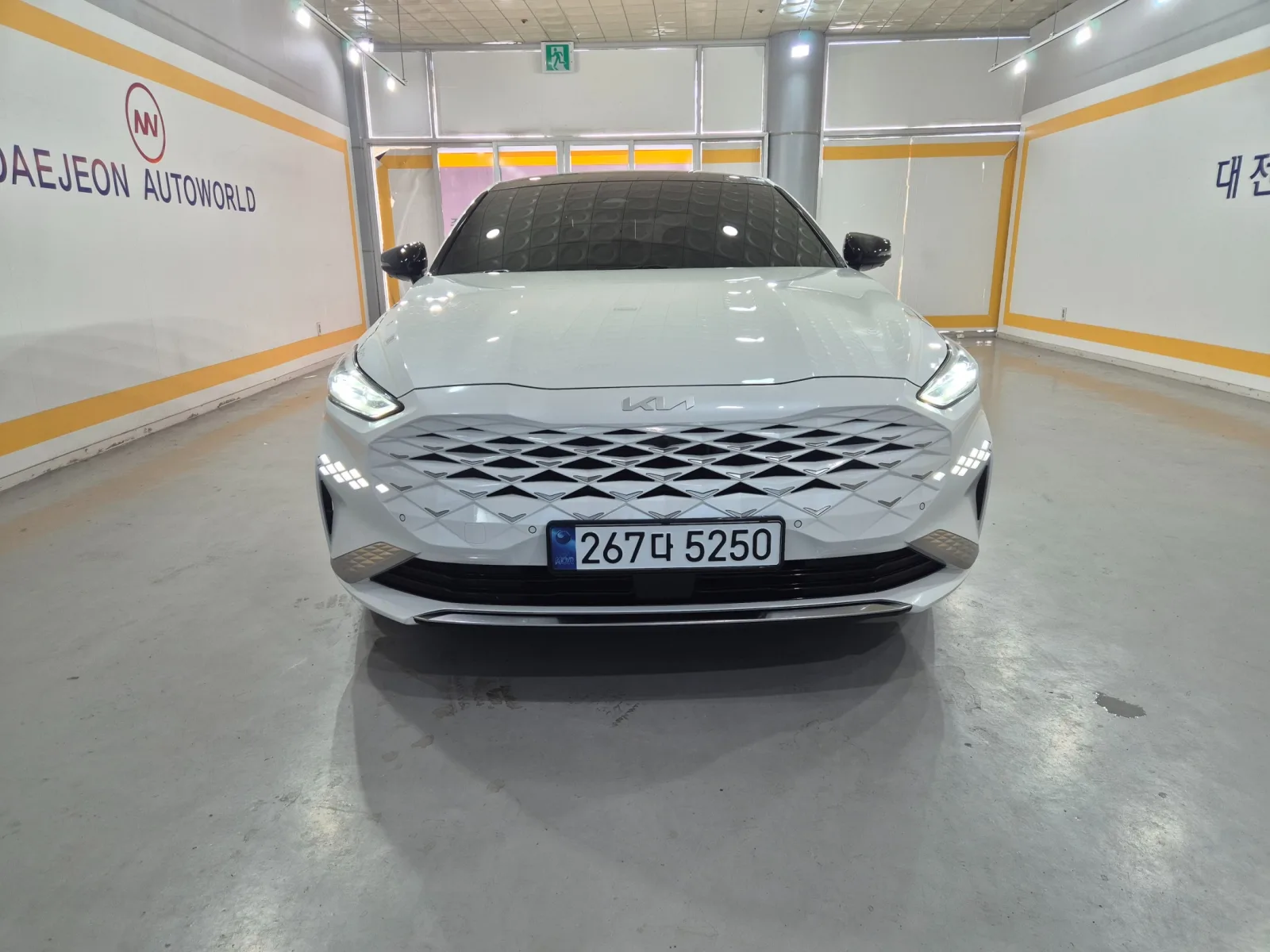 2023 Kia K8