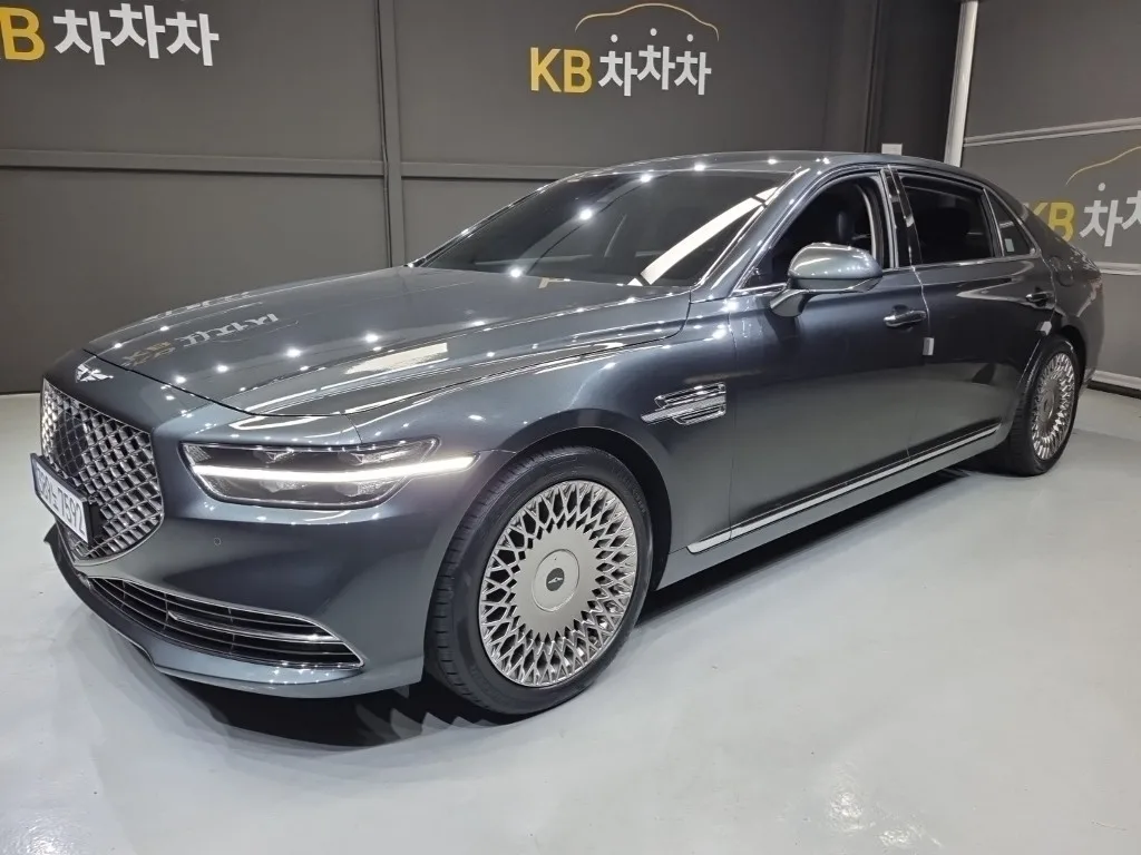 2021 Genesis G90