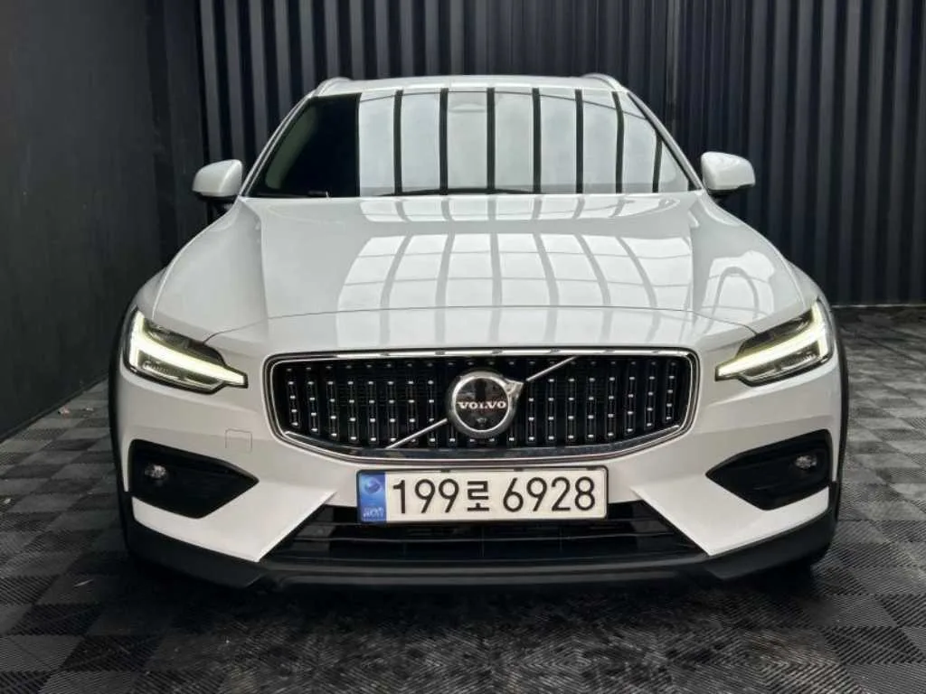 2023 Volvo V60