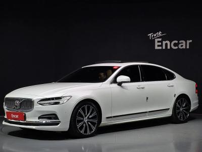 2022 Volvo S90