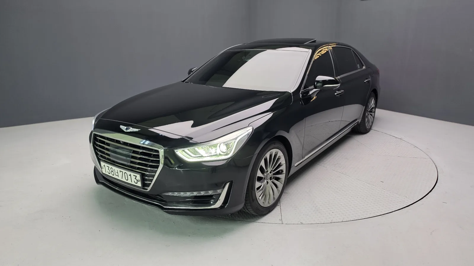 2016 Genesis EQ900