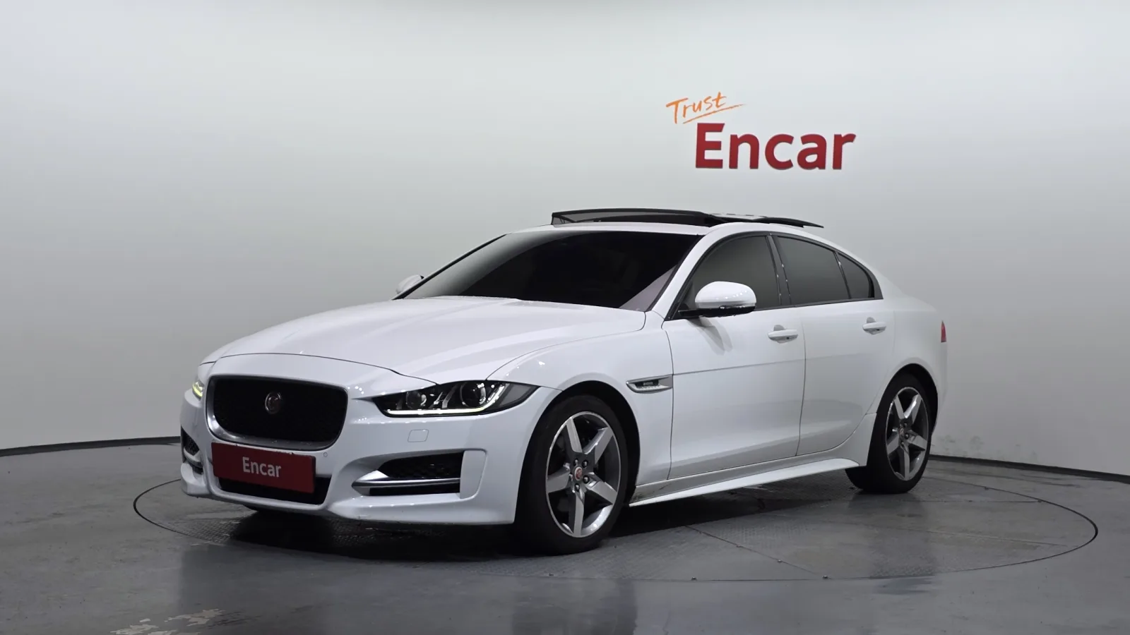 2016 Jaguar XE