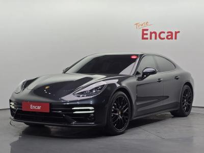 2022 Porsche Panamera